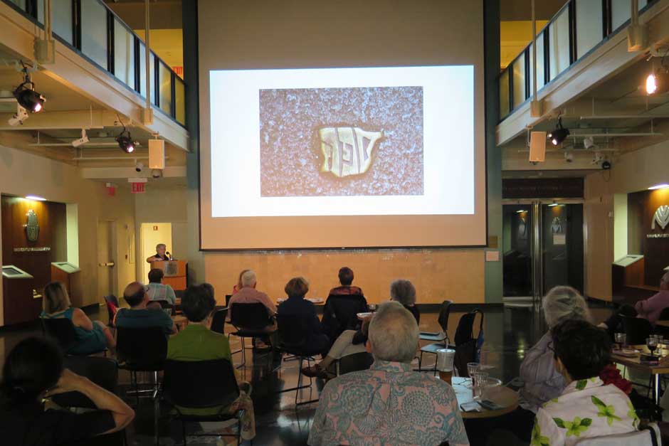 Doreen Alhadeff, Embajadora en Estados Unidos de la Red de Juderías, impartió una charla en la que expuso su amplio conocimiento de las ciudades de la Red de Juderías y del pasado judío en España.