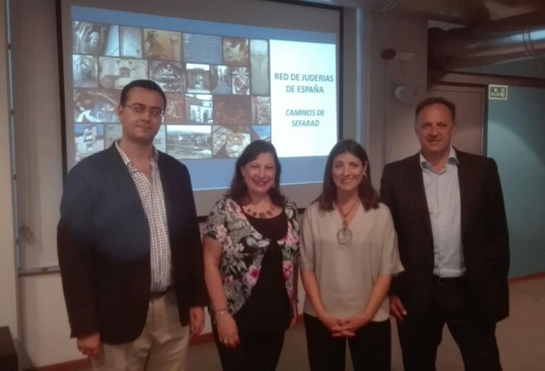 Sr. Asís Barrera López Consejero Cultural de la Embajada de España en Uruguay, Sra. Liliana Benveniste Embajadora en Argentina de la Red de Juderías de España, Marta Puig Quixal Gerenta de Red de Juderías de España y Francisco Javier Arroyo Navarro Consejero de Turismo de la Embajada de España para Argentina, Uruguay, Paraguay, Chile, Perú, Bolivia y Ecuador.