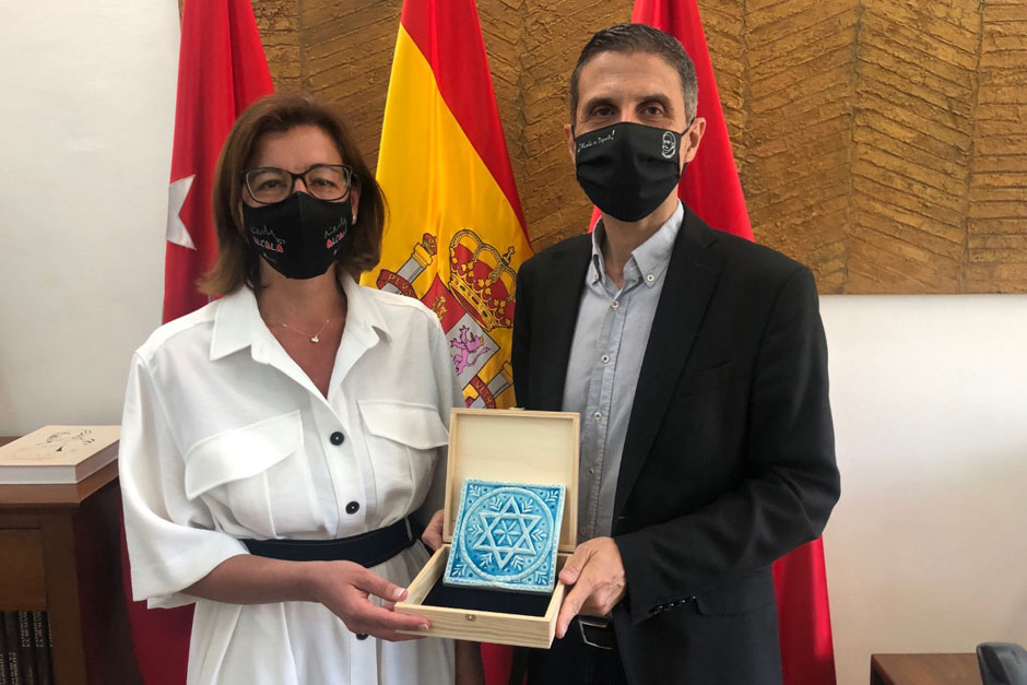 María Aranguren, segunda teniente de alcalde y concejala de Cultura, y Javier Rodríguez Palacios, alcalde de Alcalá de Henares. María Aranguren, segunda teniente de alcalde y concejala de Cultura, y Javier Rodríguez Palacios, alcalde de Alcalá de Henares.