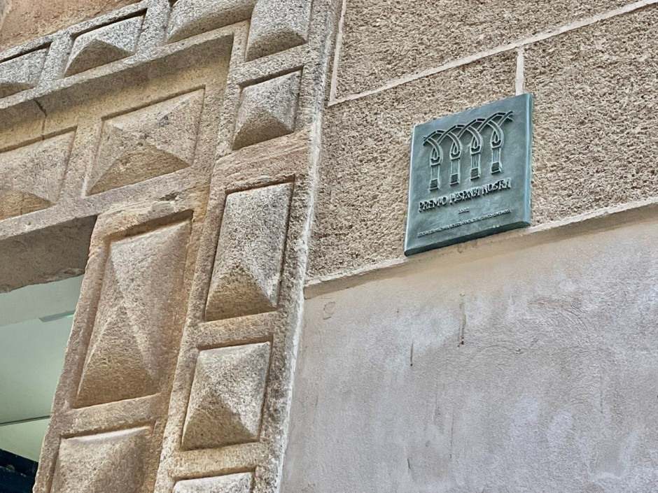Descubrimiento en Cáceres de la placa del Premio Hispania Nostra a la Red de Juderías de España