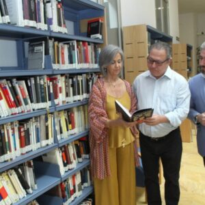 La Biblioteca Municipal de Lucena recibe una donación sobre la historia del Holocausto | Red de Juderías de España Caminos de Sefarad